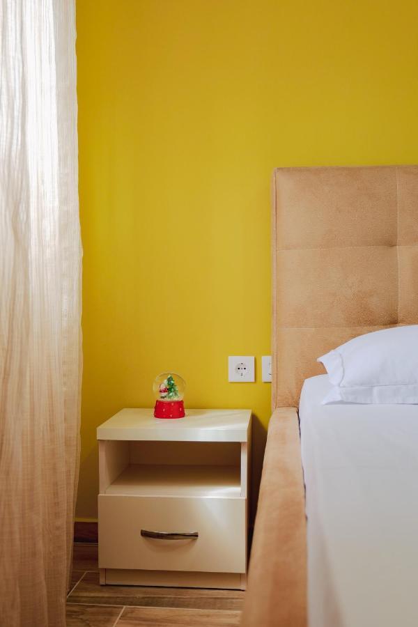 Eden Suites & Apartments Sarandë Esterno foto