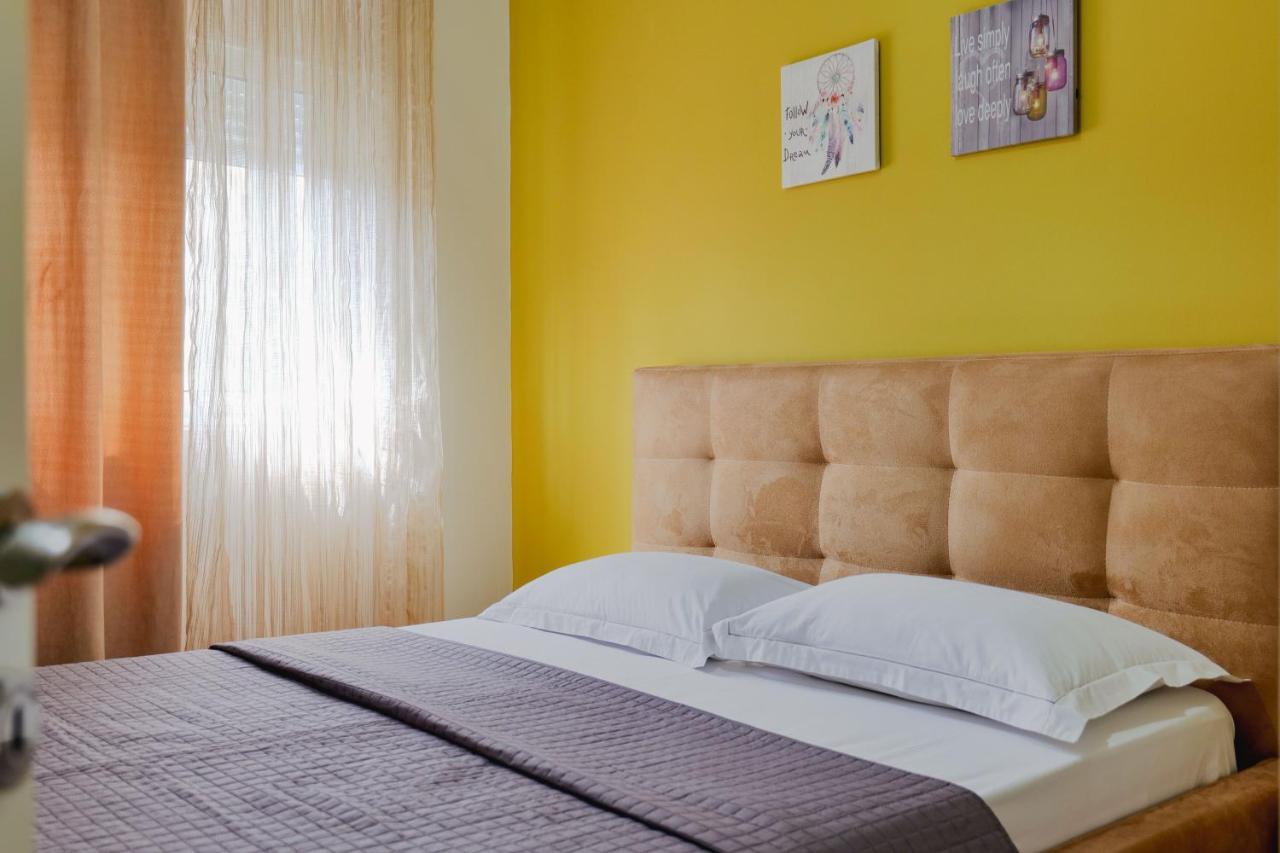 Eden Suites & Apartments Sarandë Esterno foto