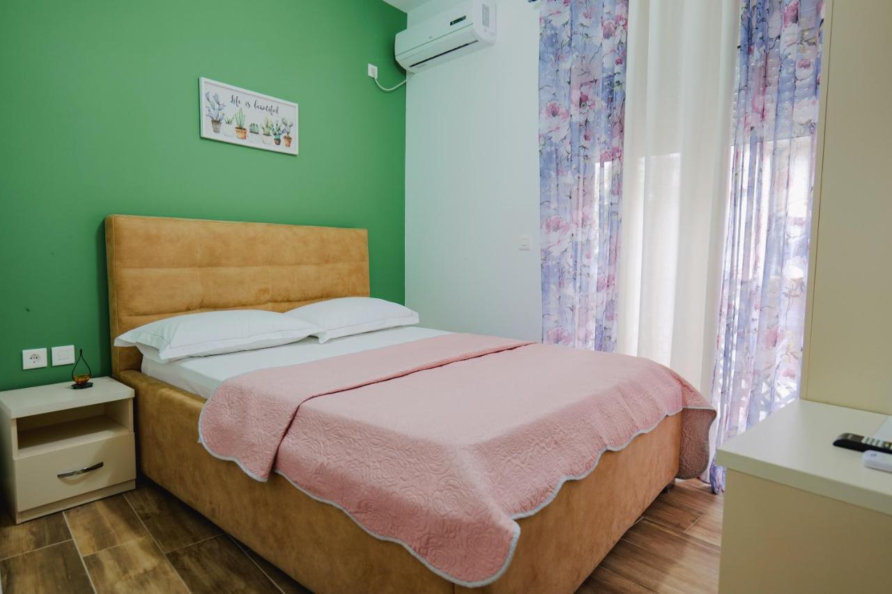 Eden Suites & Apartments Sarandë Esterno foto