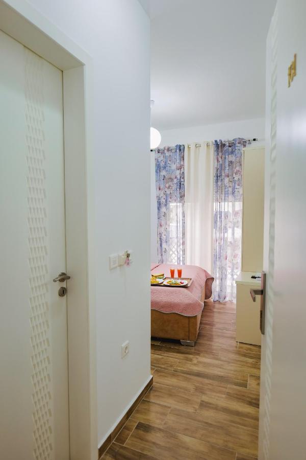 Eden Suites & Apartments Sarandë Esterno foto