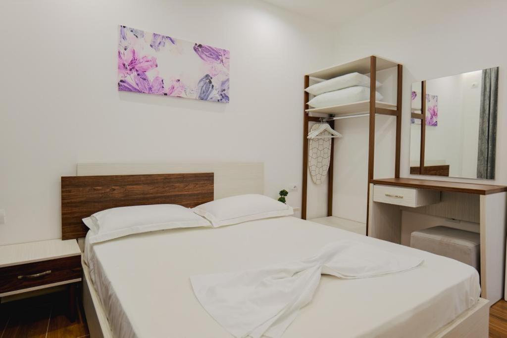 Eden Suites & Apartments Sarandë Esterno foto