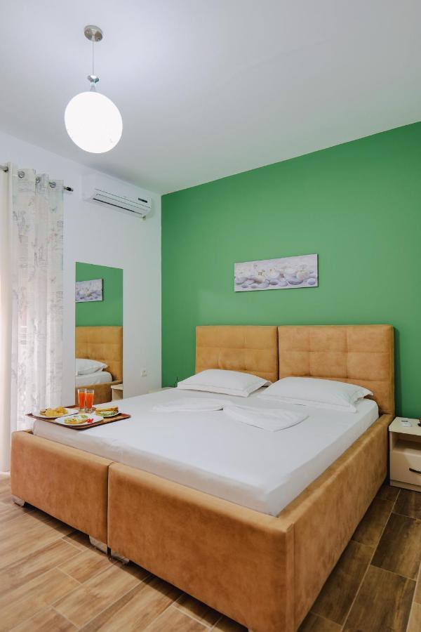 Eden Suites & Apartments Sarandë Esterno foto