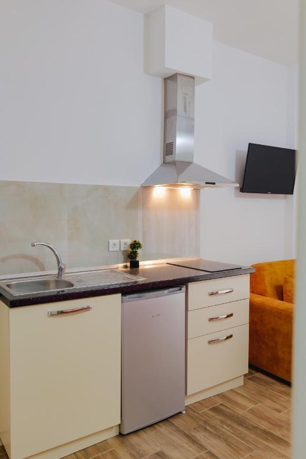 Eden Suites & Apartments Sarandë Esterno foto