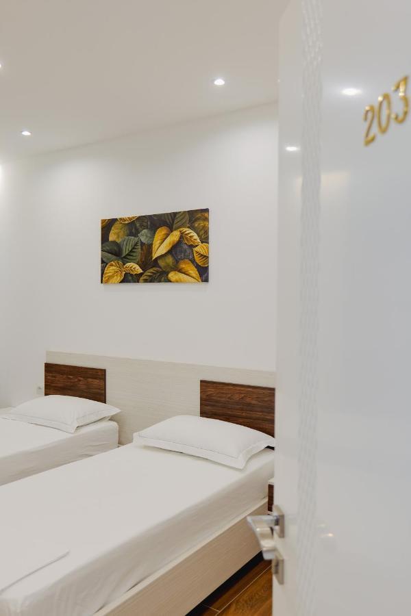 Eden Suites & Apartments Sarandë Esterno foto