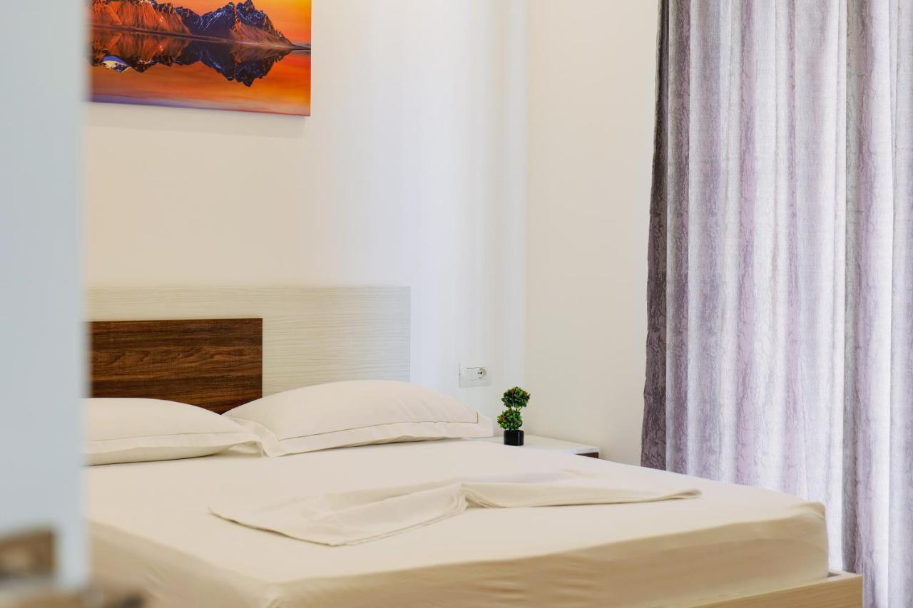 Eden Suites & Apartments Sarandë Esterno foto