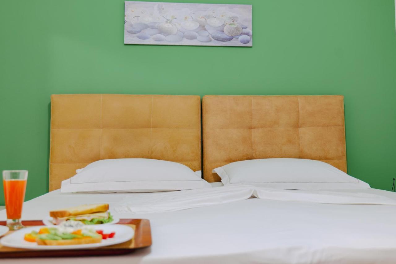 Eden Suites & Apartments Sarandë Esterno foto