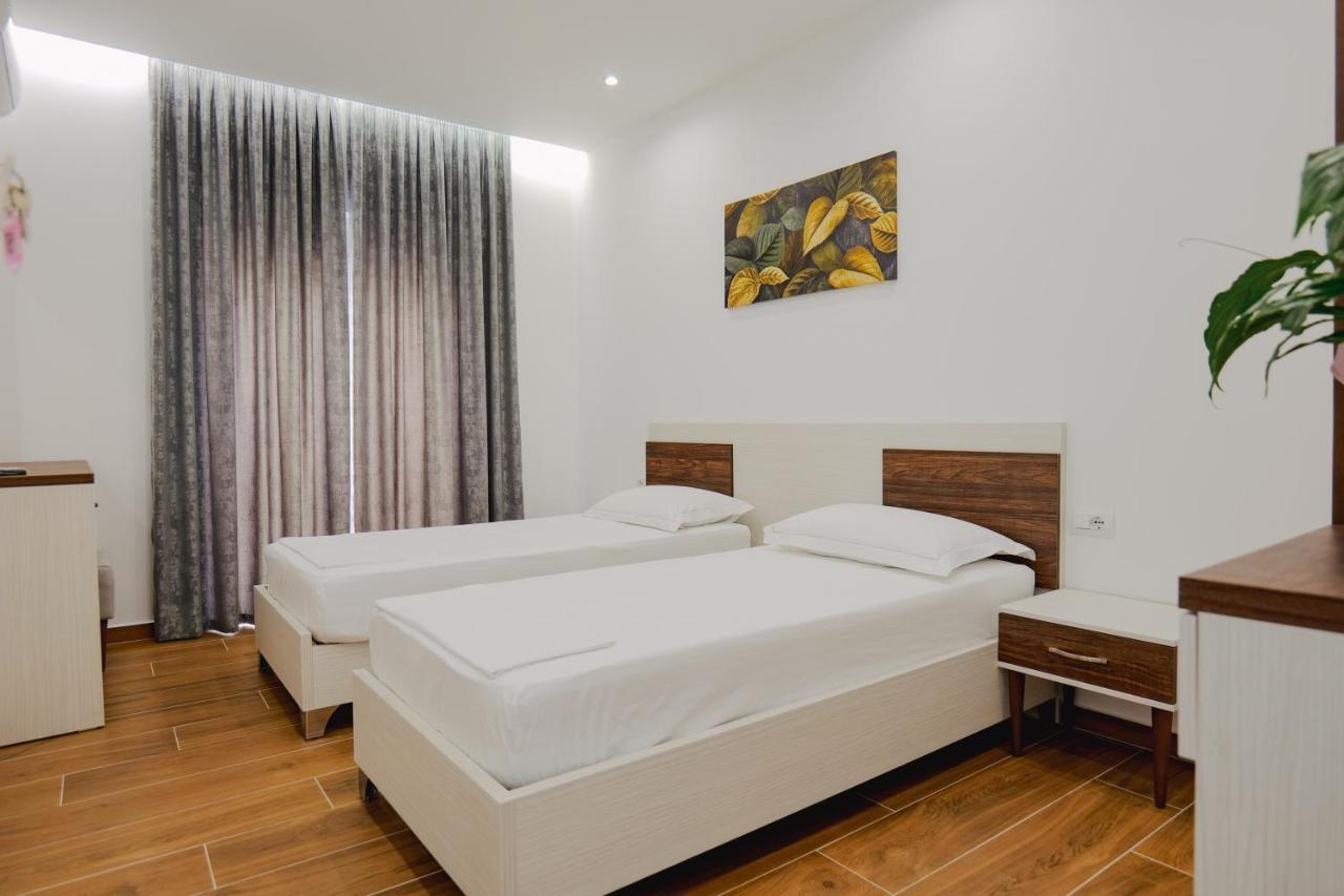 Eden Suites & Apartments Sarandë Esterno foto