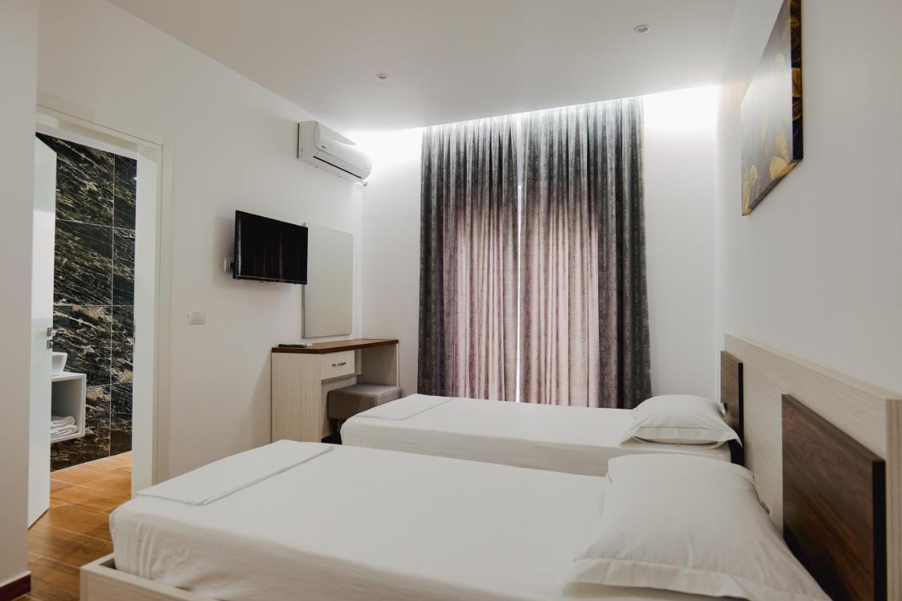 Eden Suites & Apartments Sarandë Esterno foto
