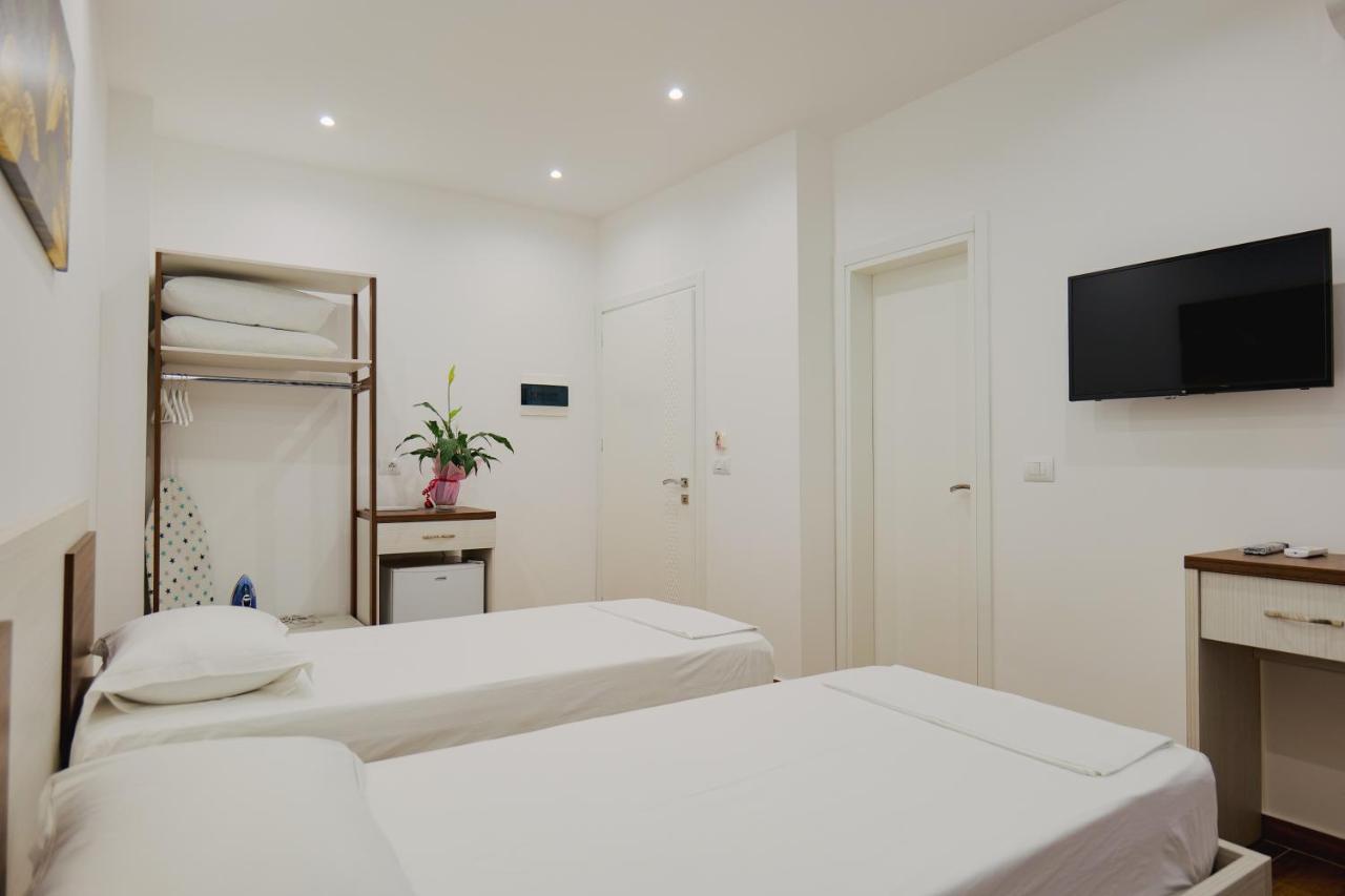 Eden Suites & Apartments Sarandë Esterno foto