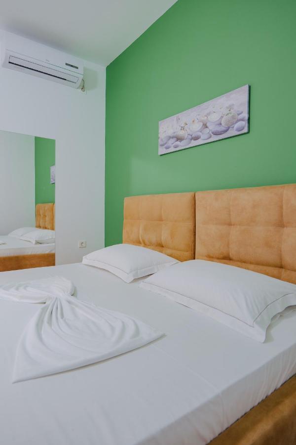 Eden Suites & Apartments Sarandë Esterno foto