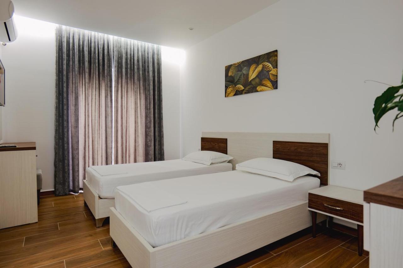 Eden Suites & Apartments Sarandë Esterno foto