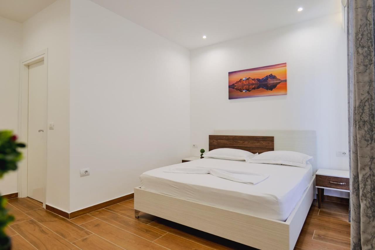 Eden Suites & Apartments Sarandë Esterno foto