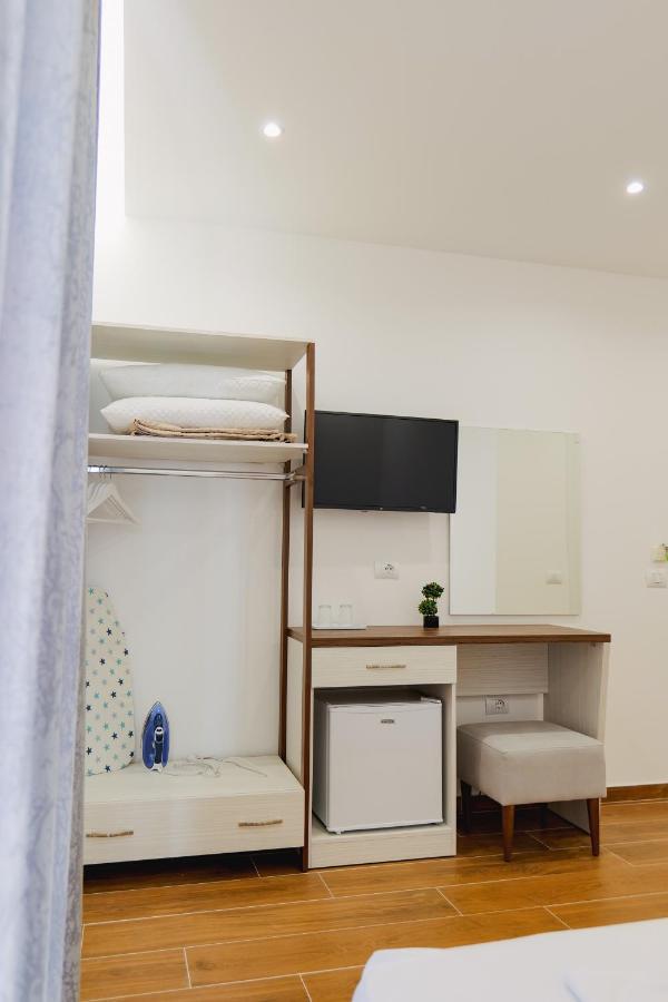 Eden Suites & Apartments Sarandë Esterno foto