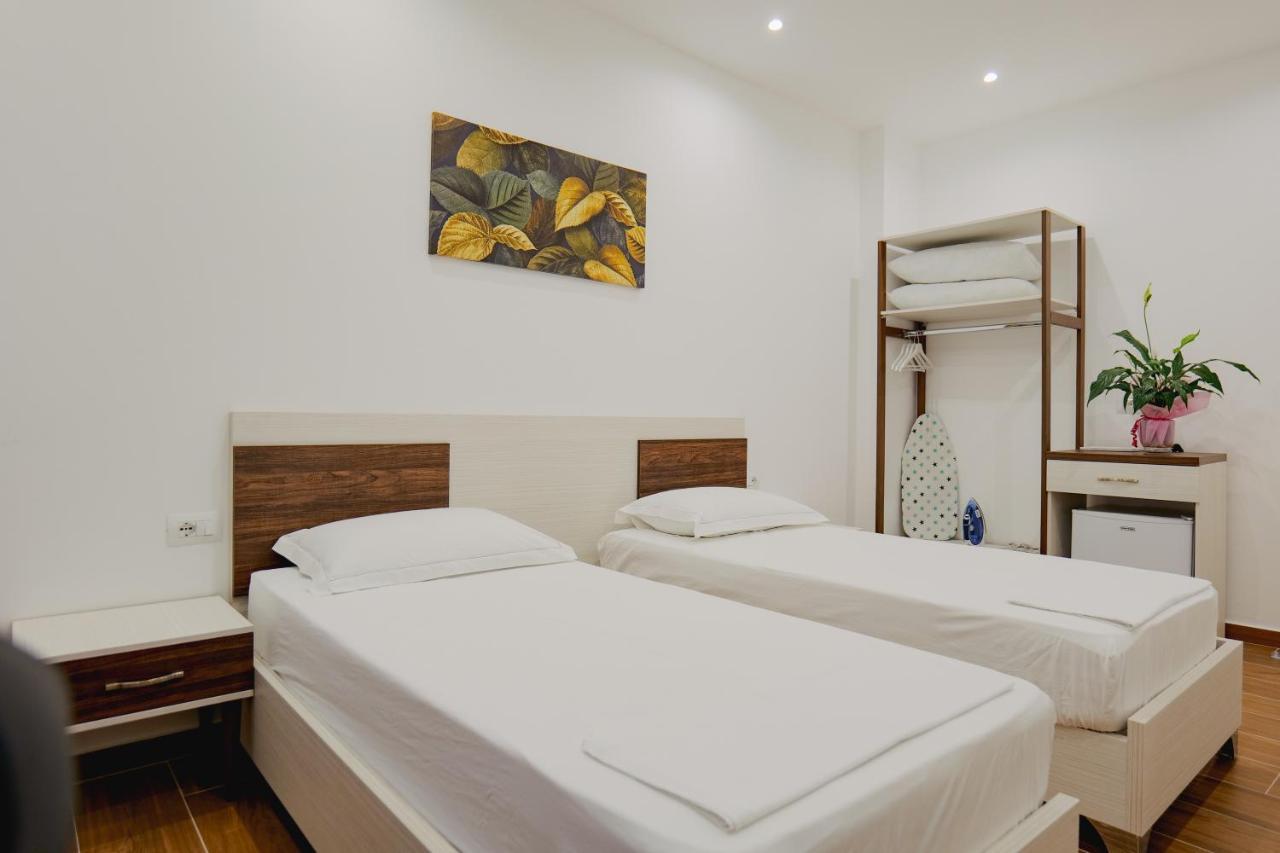 Eden Suites & Apartments Sarandë Esterno foto