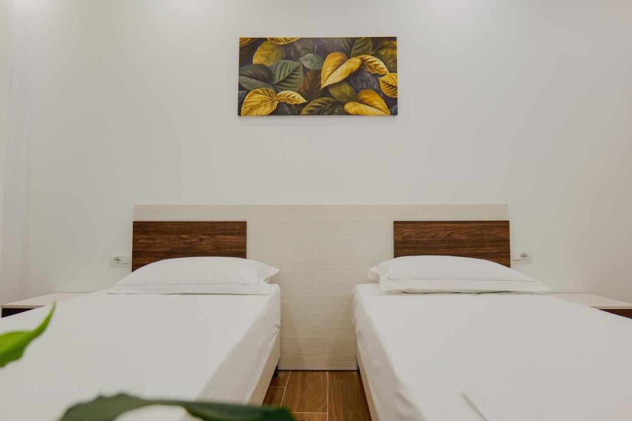 Eden Suites & Apartments Sarandë Esterno foto