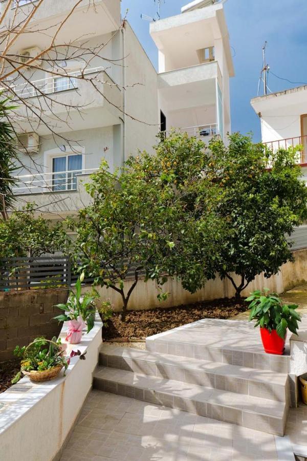 Eden Suites & Apartments Sarandë Esterno foto