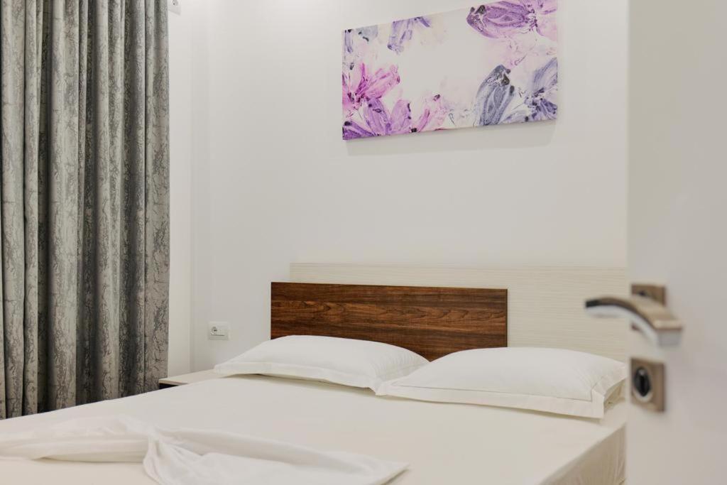 Eden Suites & Apartments Sarandë Esterno foto