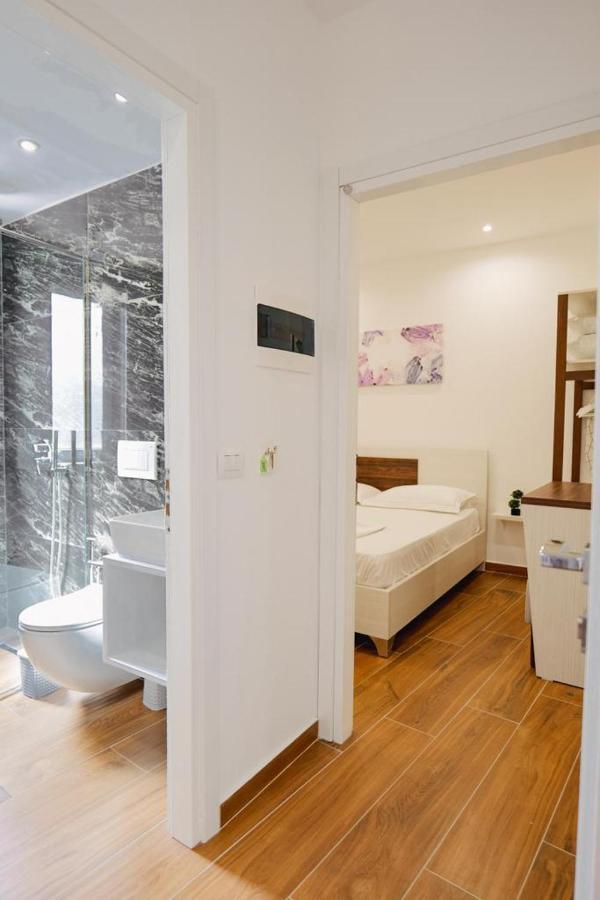 Eden Suites & Apartments Sarandë Esterno foto